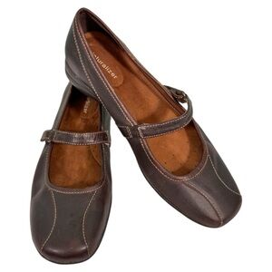 Naturalizer  Women's Dark Brown Leather Flats 8.5